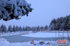 兴安林海：“谷雨”飞雪醉游人